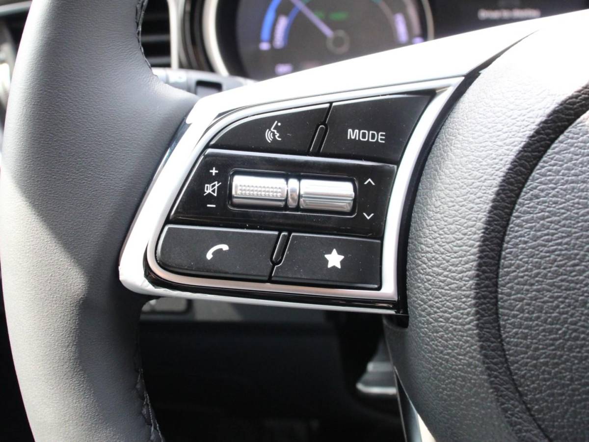 Kia Ceed Sportswagon Kia Ceed Sportswagon 1.6 GDI PHEV DynamicLine | Navigatie | Camera | Climate Control | Cruise control adaptive | Lane assist | Lichtmetalen Velgen | Stoelverwarming
