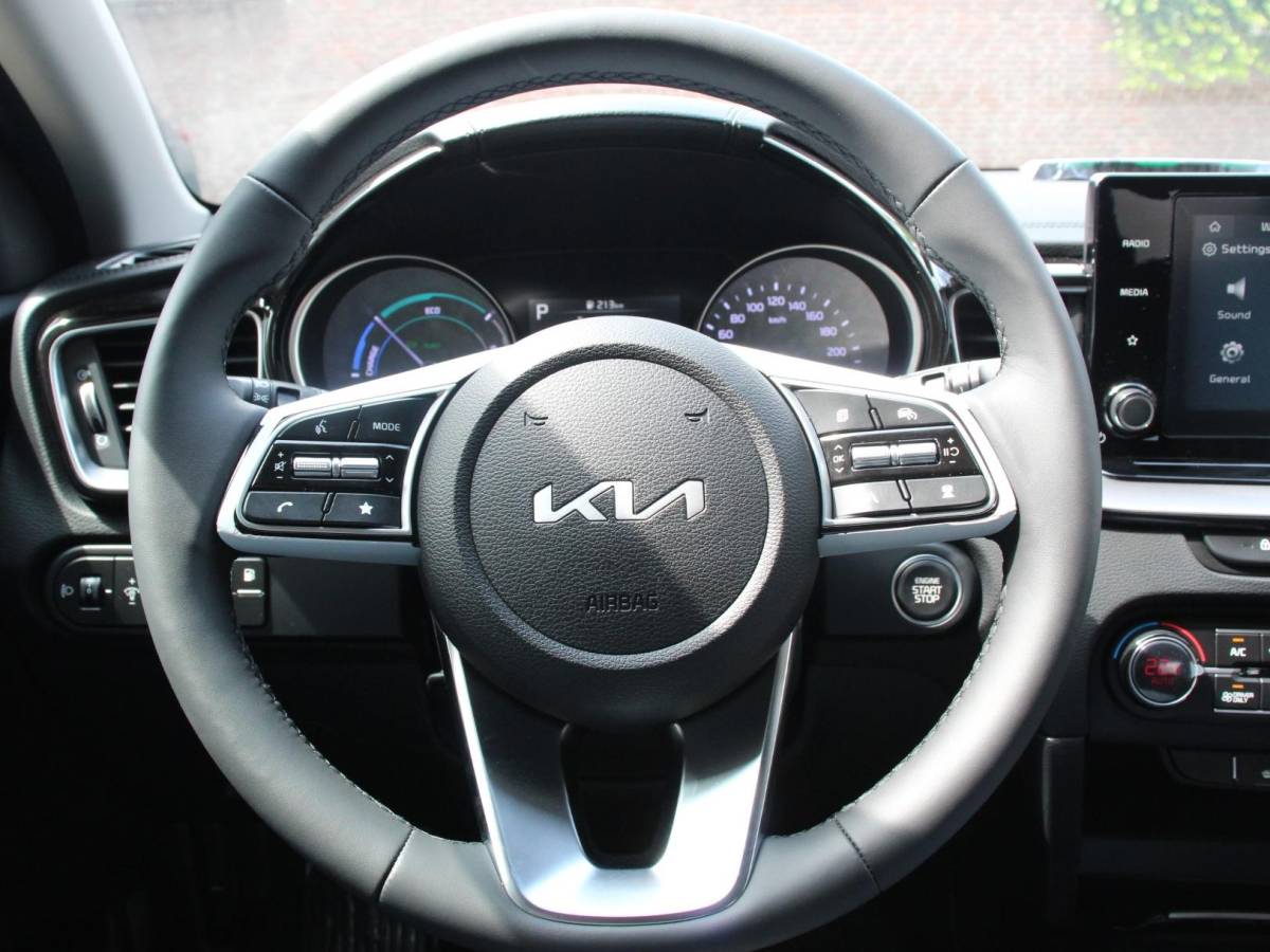 Kia Ceed Sportswagon Kia Ceed Sportswagon 1.6 GDI PHEV DynamicLine | Navigatie | Camera | Climate Control | Cruise control adaptive | Lane assist | Lichtmetalen Velgen | Stoelverwarming
