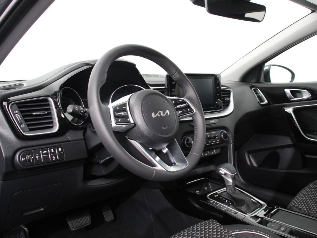 Kia Ceed Sportswagon Kia Ceed Sportswagon 1.6 GDI PHEV DynamicLine | Navigatie | Camera | Climate Control | Cruise control adaptive | Lane assist | Lichtmetalen Velgen | Stoelverwarming