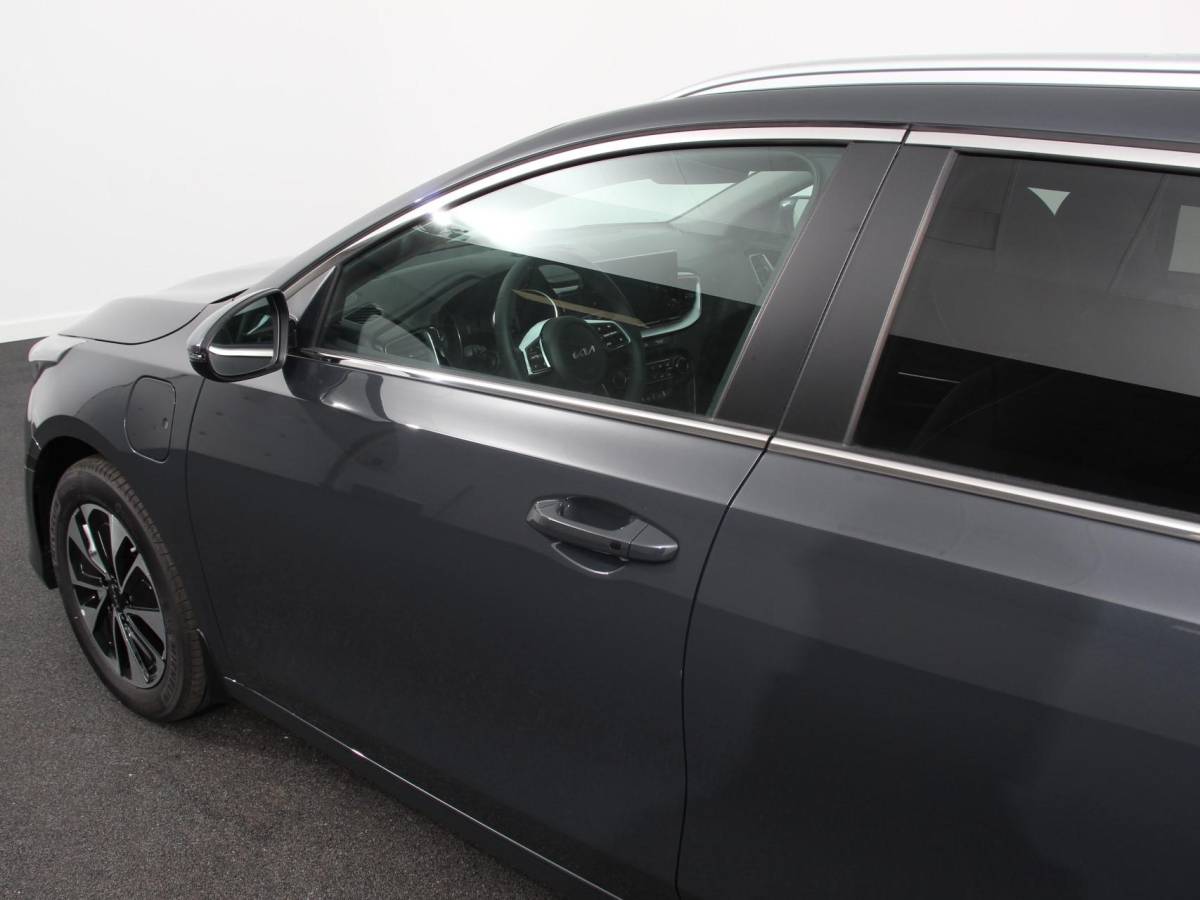 Kia Ceed Sportswagon Kia Ceed Sportswagon 1.6 GDI PHEV DynamicLine | Navigatie | Camera | Climate Control | Cruise control adaptive | Lane assist | Lichtmetalen Velgen | Stoelverwarming