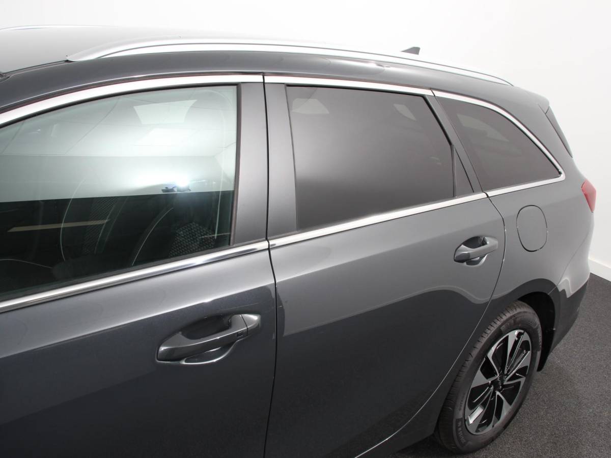 Kia Ceed Sportswagon Kia Ceed Sportswagon 1.6 GDI PHEV DynamicLine | Navigatie | Camera | Climate Control | Cruise control adaptive | Lane assist | Lichtmetalen Velgen | Stoelverwarming
