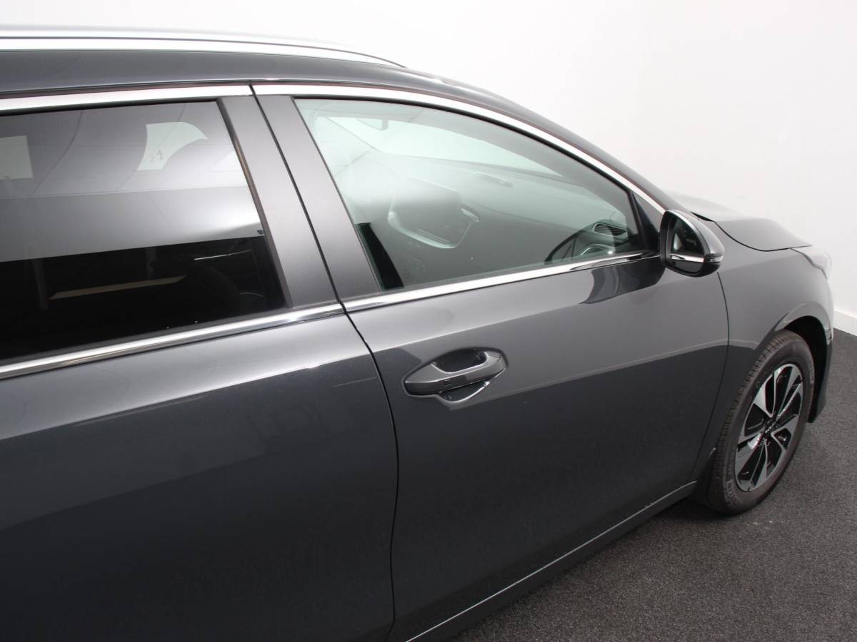 Kia Ceed Sportswagon Kia Ceed Sportswagon 1.6 GDI PHEV DynamicLine | Navigatie | Camera | Climate Control | Cruise control adaptive | Lane assist | Lichtmetalen Velgen | Stoelverwarming