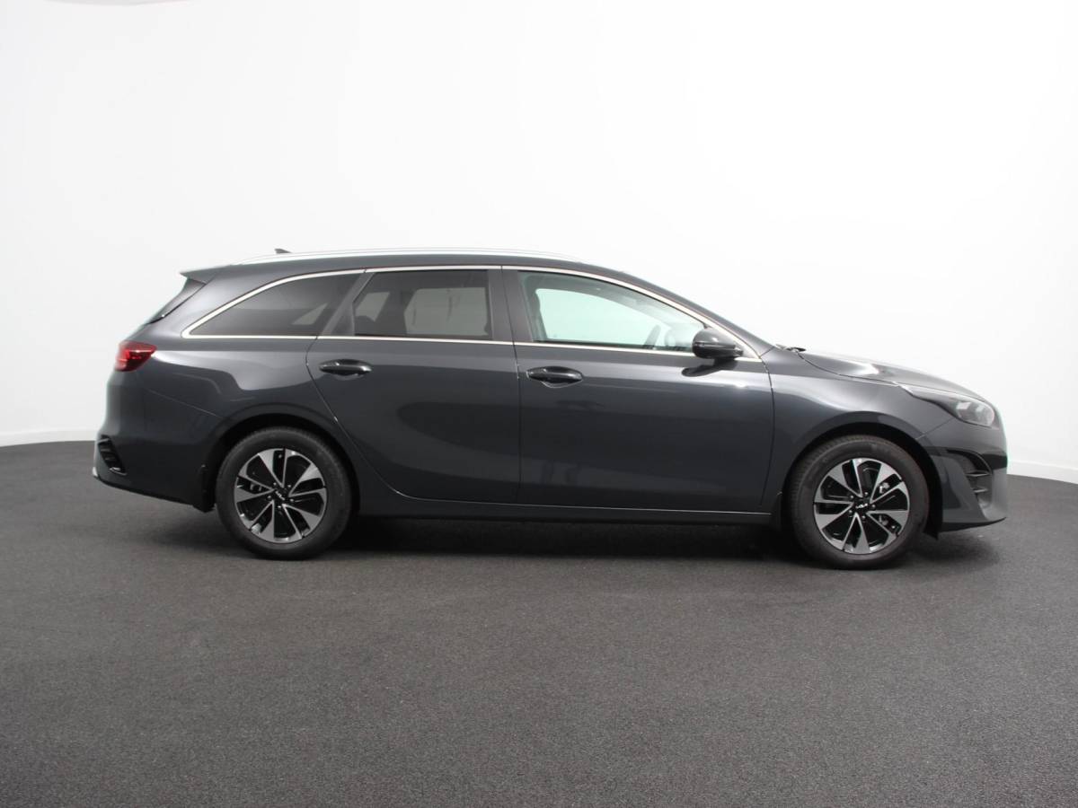 Kia Ceed Sportswagon Kia Ceed Sportswagon 1.6 GDI PHEV DynamicLine | Navigatie | Camera | Climate Control | Cruise control adaptive | Lane assist | Lichtmetalen Velgen | Stoelverwarming