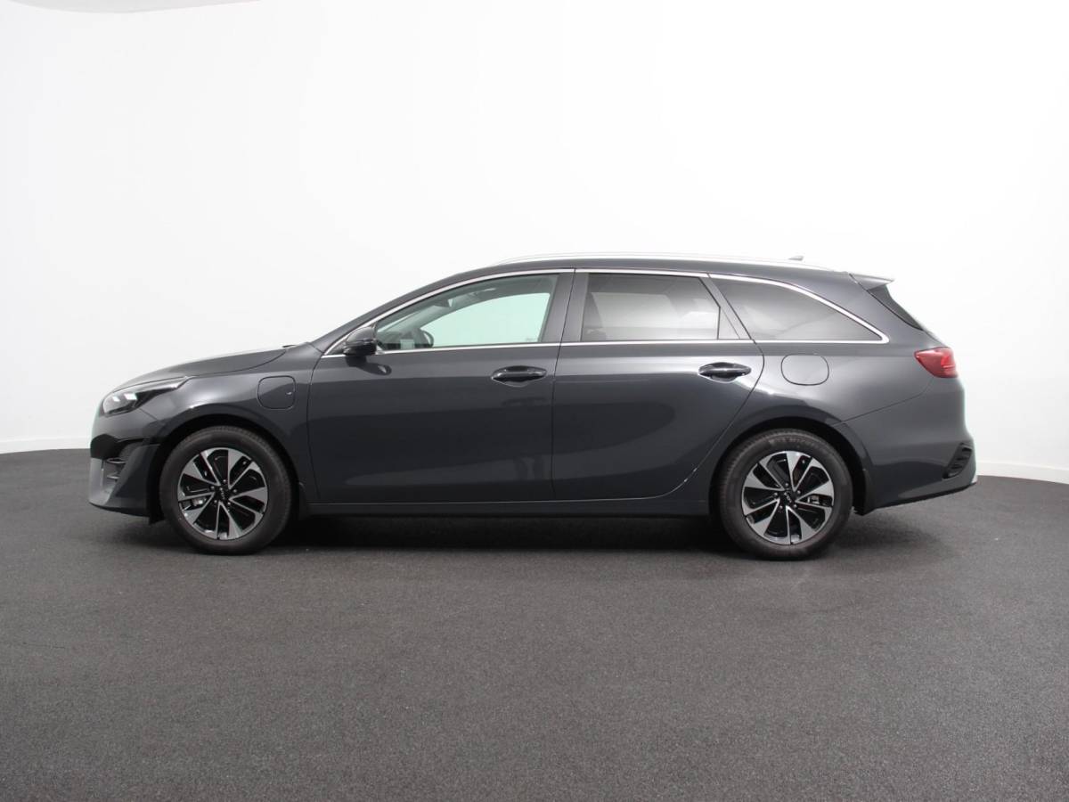 Kia Ceed Sportswagon Kia Ceed Sportswagon 1.6 GDI PHEV DynamicLine | Navigatie | Camera | Climate Control | Cruise control adaptive | Lane assist | Lichtmetalen Velgen | Stoelverwarming