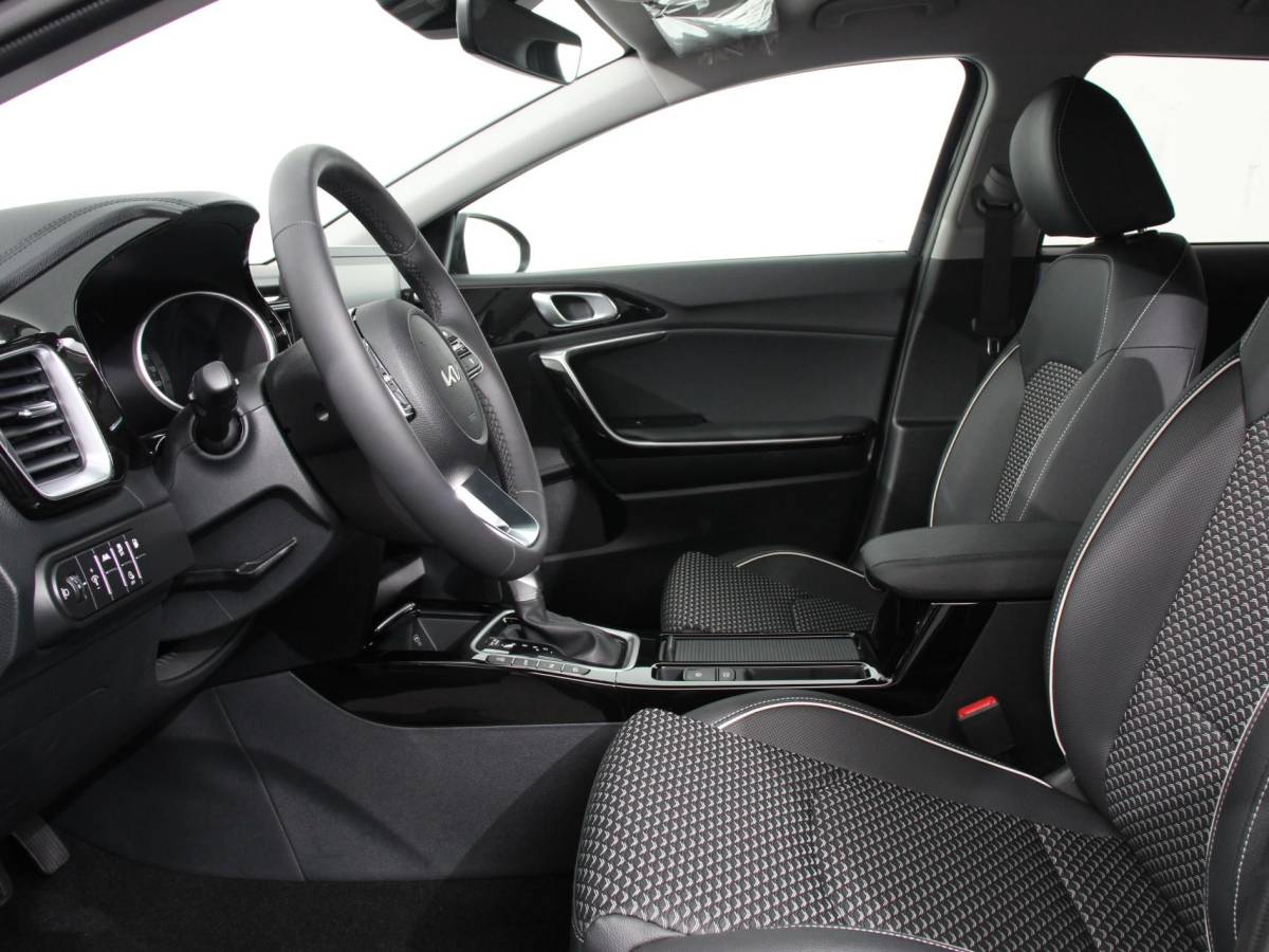 Kia Ceed Sportswagon Kia Ceed Sportswagon 1.6 GDI PHEV DynamicLine | Navigatie | Camera | Climate Control | Cruise control adaptive | Lane assist | Lichtmetalen Velgen | Stoelverwarming