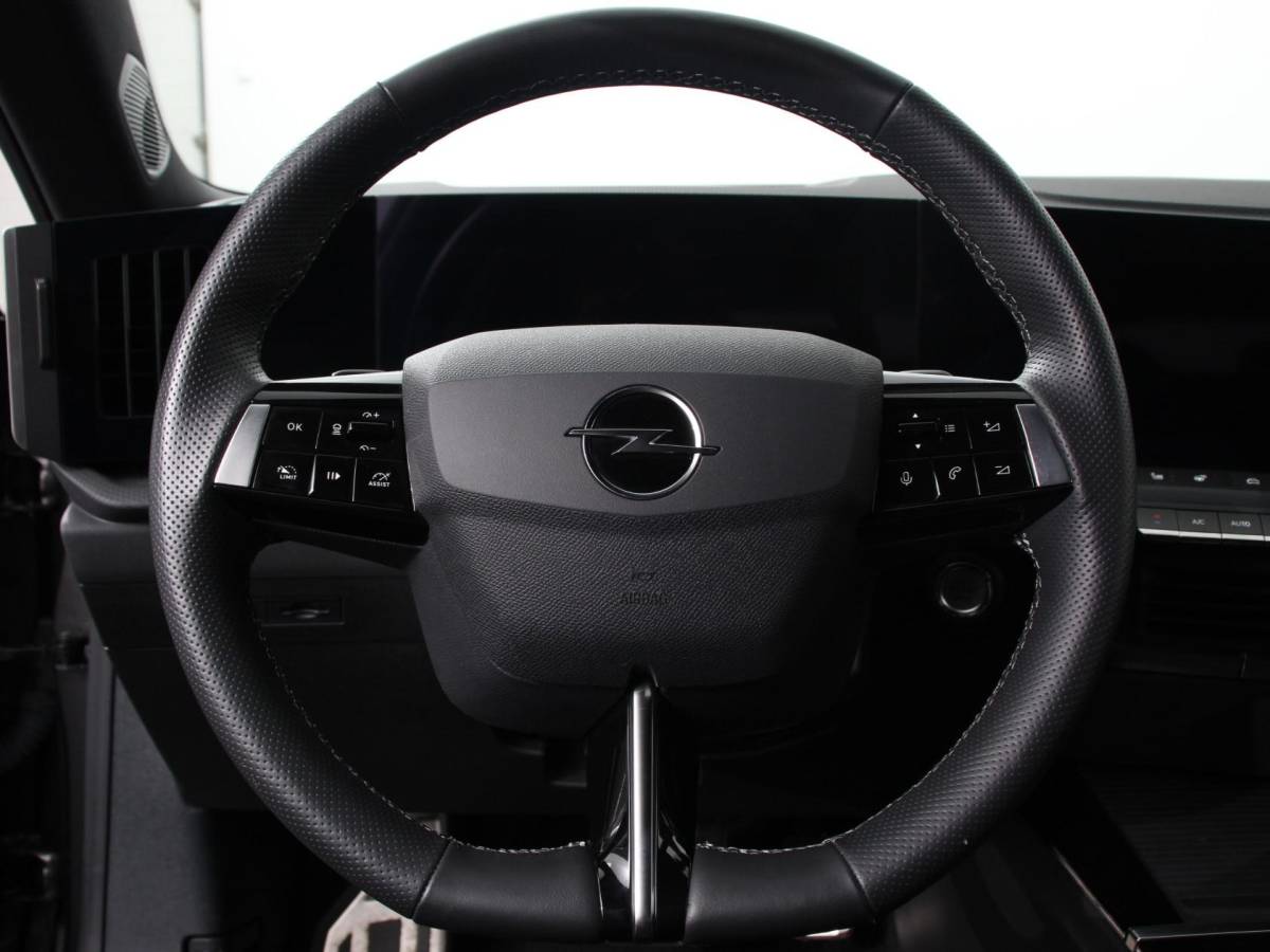 Opel Astra Opel Astra Sports Tourer 1.2 Turbo GS Climate control Cruise control Parkeersensoren Achteruitrij camera Navigatie LED Apple Carplay/ Andriod Auto