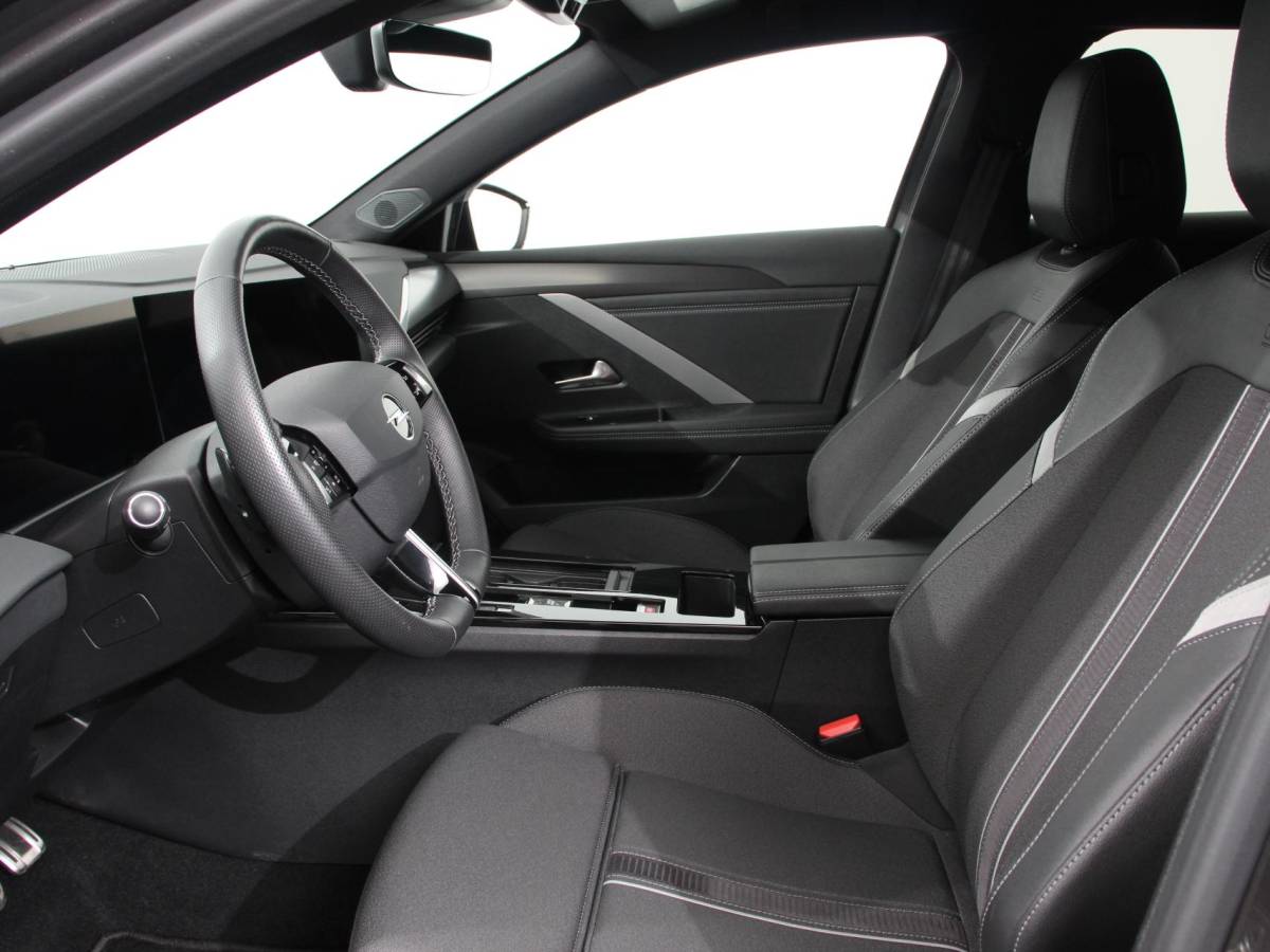 Opel Astra Opel Astra Sports Tourer 1.2 Turbo GS Climate control Cruise control Parkeersensoren Achteruitrij camera Navigatie LED Apple Carplay/ Andriod Auto