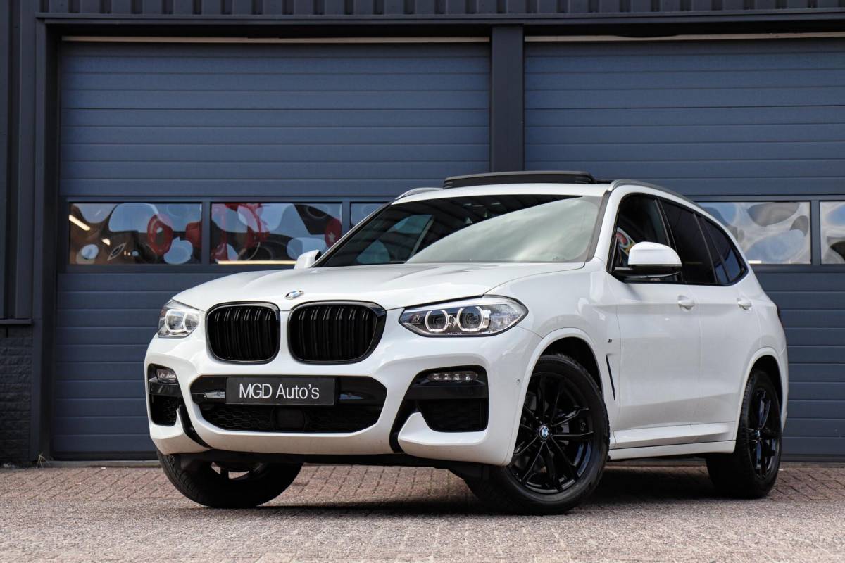 BMW X3 BMW X3 xDrive20i M-Sport M-Pakket /PANODAK/ACC/CAMERA/CARPLAY/KEYLESS/HUD/TREKHAAK/STOELVERW V+A!