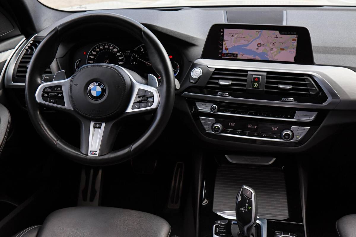 BMW X3 BMW X3 xDrive20i M-Sport M-Pakket /PANODAK/ACC/CAMERA/CARPLAY/KEYLESS/HUD/TREKHAAK/STOELVERW V+A!