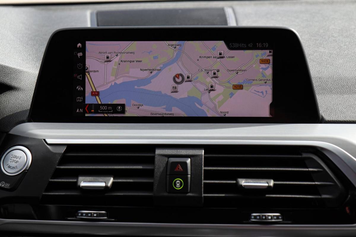 BMW X3 BMW X3 xDrive20i M-Sport M-Pakket /PANODAK/ACC/CAMERA/CARPLAY/KEYLESS/HUD/TREKHAAK/STOELVERW V+A!