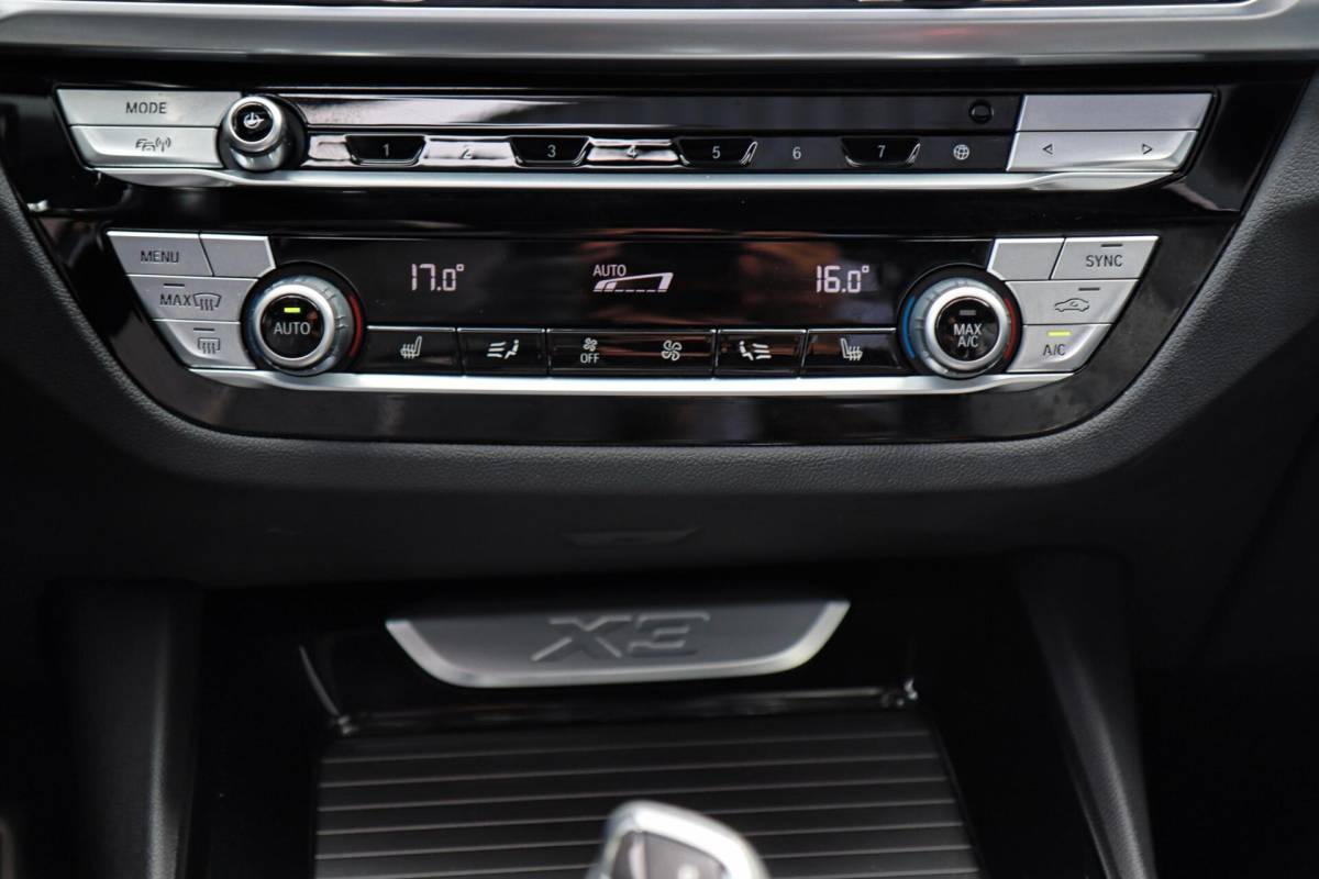 BMW X3 BMW X3 xDrive20i M-Sport M-Pakket /PANODAK/ACC/CAMERA/CARPLAY/KEYLESS/HUD/TREKHAAK/STOELVERW V+A!
