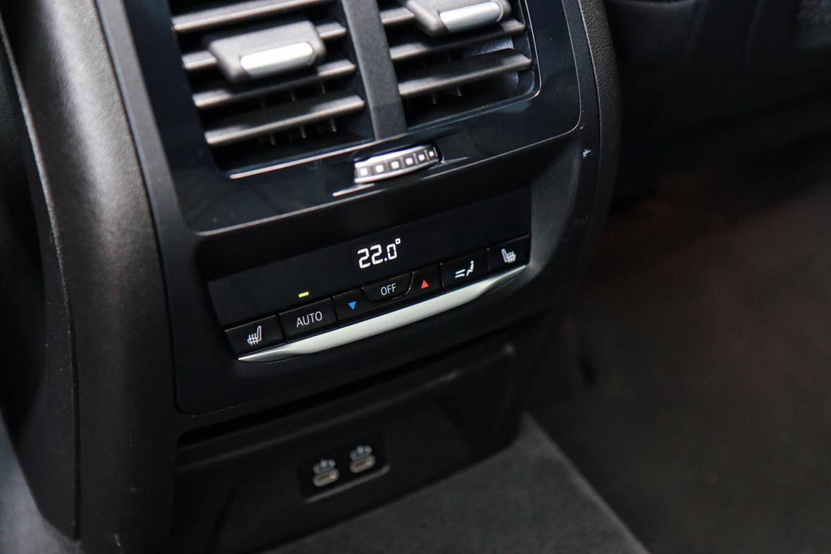 BMW X3 BMW X3 xDrive20i M-Sport M-Pakket /PANODAK/ACC/CAMERA/CARPLAY/KEYLESS/HUD/TREKHAAK/STOELVERW V+A!