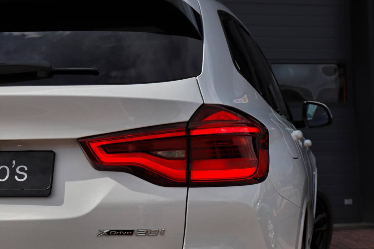 BMW X3 BMW X3 xDrive20i M-Sport M-Pakket /PANODAK/ACC/CAMERA/CARPLAY/KEYLESS/HUD/TREKHAAK/STOELVERW V+A!