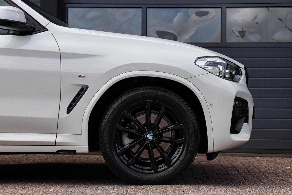 BMW X3 BMW X3 xDrive20i M-Sport M-Pakket /PANODAK/ACC/CAMERA/CARPLAY/KEYLESS/HUD/TREKHAAK/STOELVERW V+A!