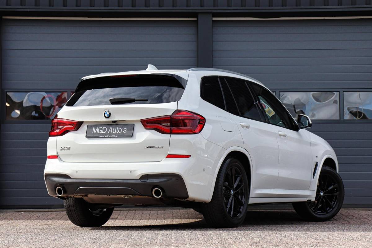 BMW X3 BMW X3 xDrive20i M-Sport M-Pakket /PANODAK/ACC/CAMERA/CARPLAY/KEYLESS/HUD/TREKHAAK/STOELVERW V+A!