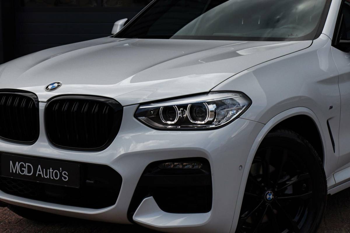 BMW X3 BMW X3 xDrive20i M-Sport M-Pakket /PANODAK/ACC/CAMERA/CARPLAY/KEYLESS/HUD/TREKHAAK/STOELVERW V+A!