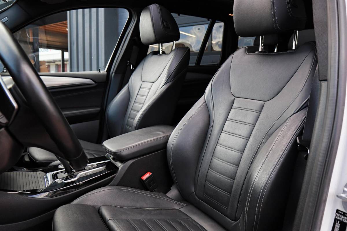 BMW X3 BMW X3 xDrive20i M-Sport M-Pakket /PANODAK/ACC/CAMERA/CARPLAY/KEYLESS/HUD/TREKHAAK/STOELVERW V+A!