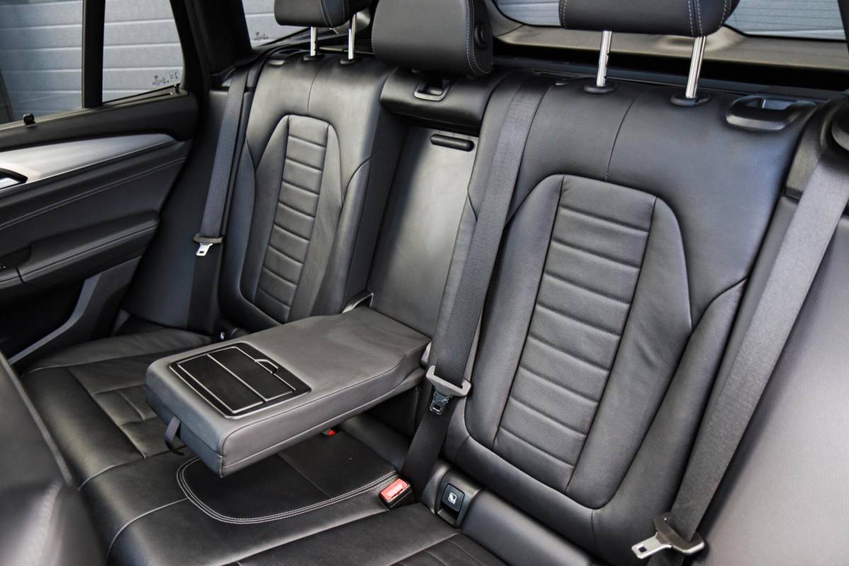 BMW X3 BMW X3 xDrive20i M-Sport M-Pakket /PANODAK/ACC/CAMERA/CARPLAY/KEYLESS/HUD/TREKHAAK/STOELVERW V+A!