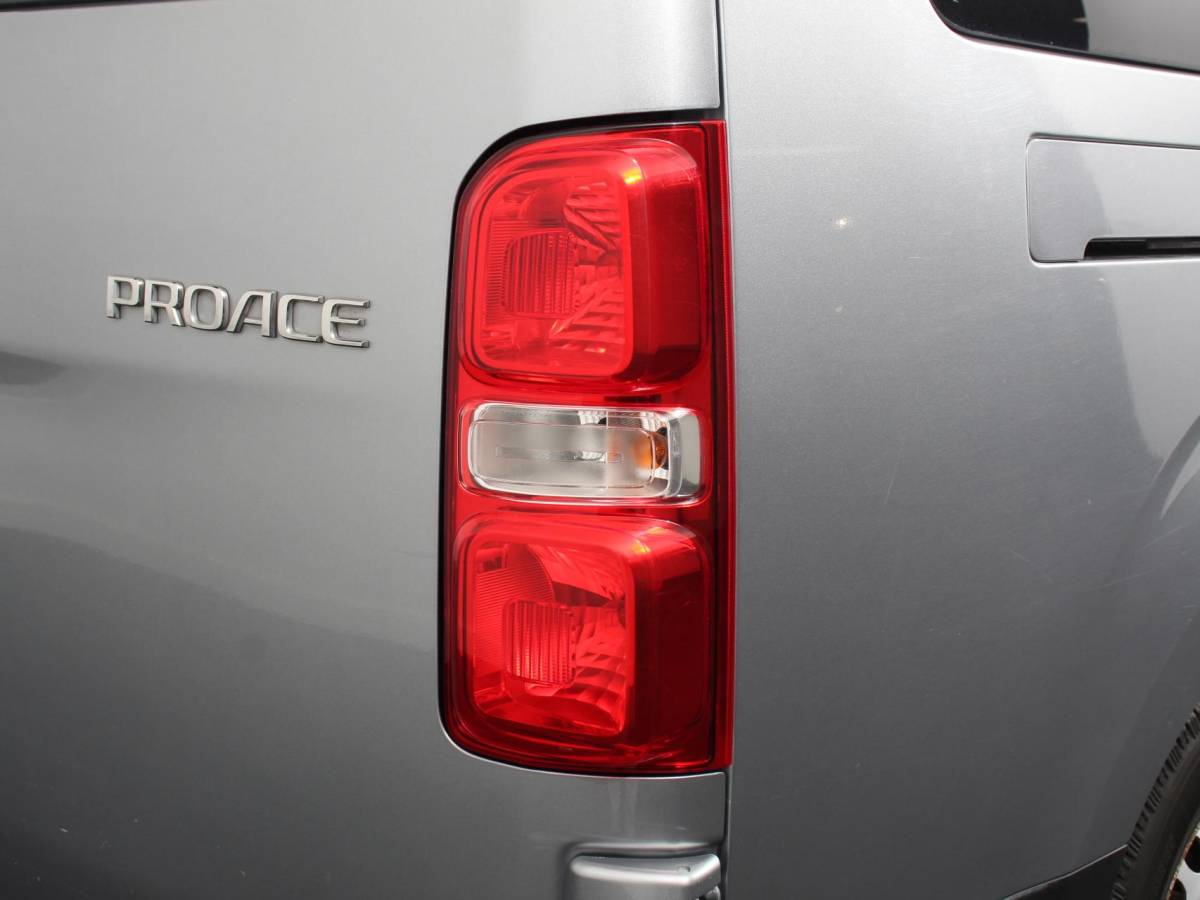 Toyota ProAce Toyota PROACE Shuttle 2.0 D-4D Cool Comfort Long | 9 persoons | Airco | Cruise Control | Bluetooth |