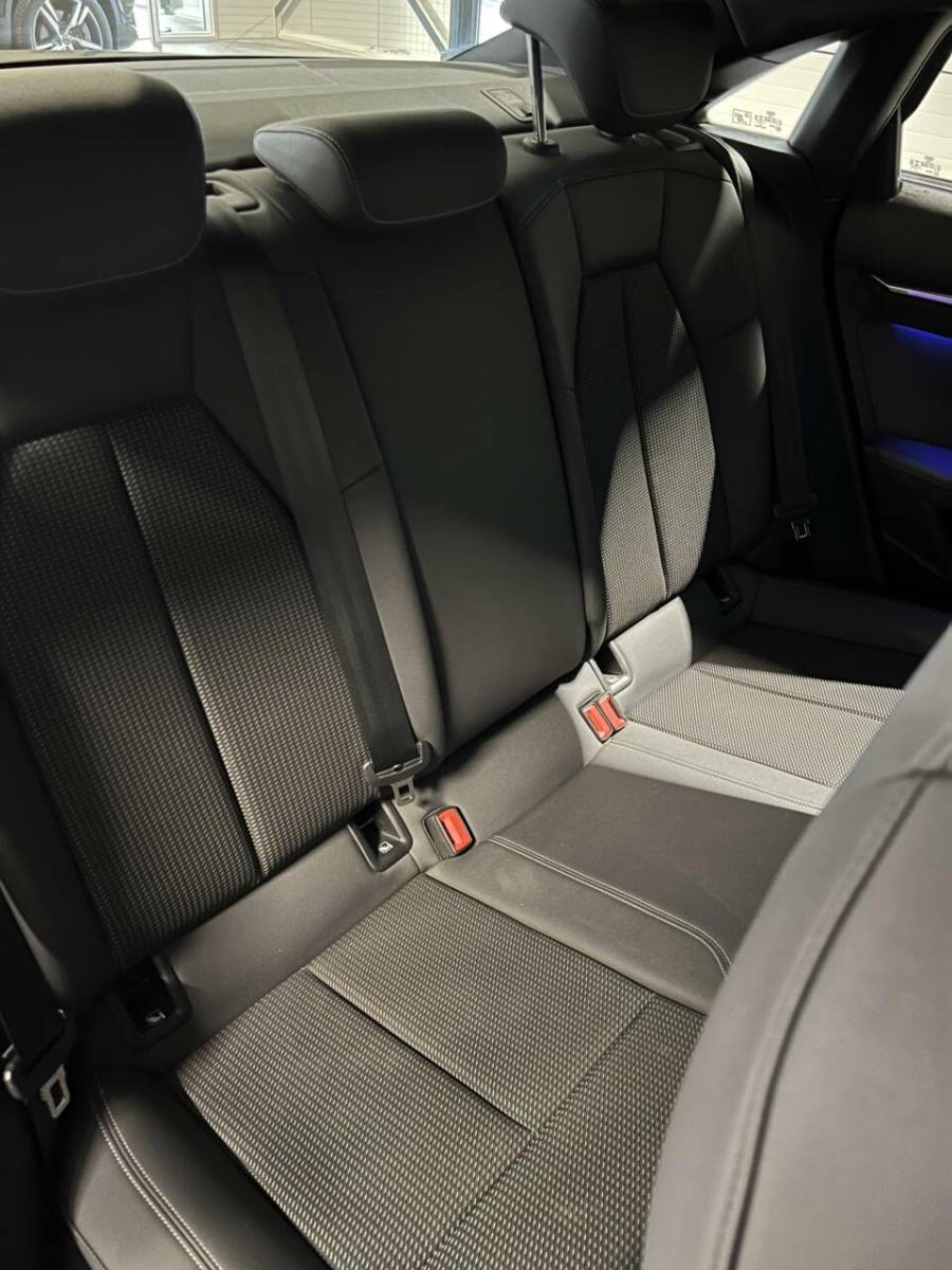 Audi A3 Audi A3 Limousine 35 TFSI edition one  S-line Virtual Sfeer