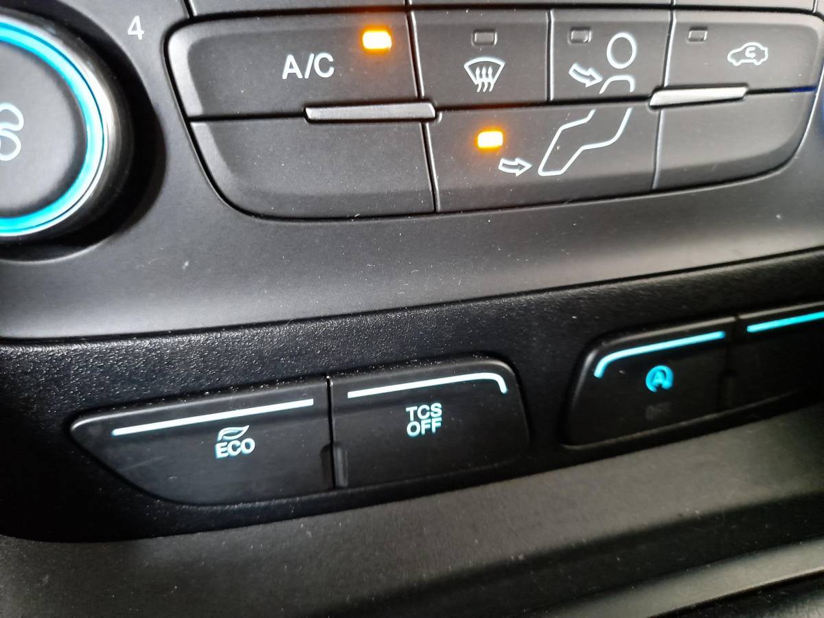 Ford Transit Connect Ford Transit Connect L2 Trend Navigatie Airco  Parkeersensoren  Camera  Bluetooth  Carplay/Android Auto Trekhaak
