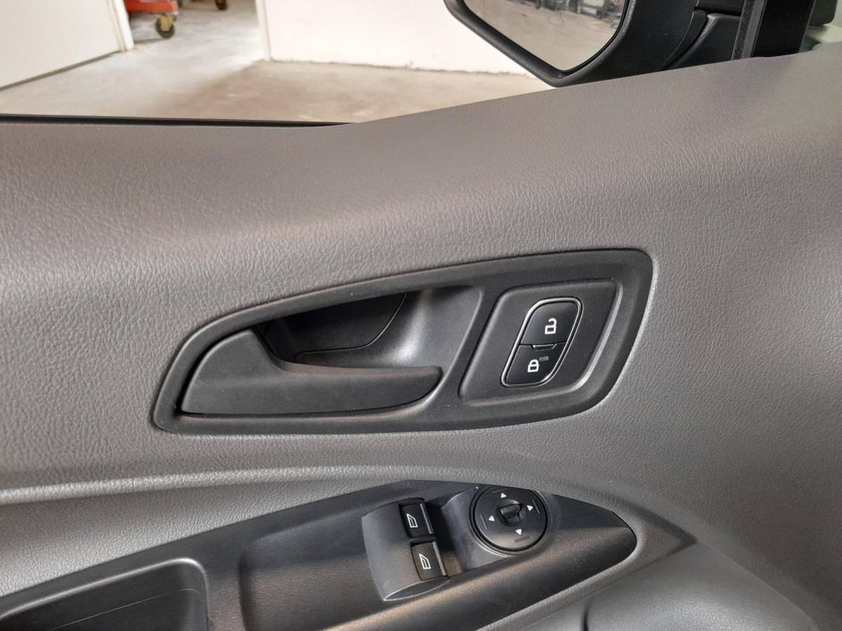 Ford Transit Connect Ford Transit Connect L2 Trend Navigatie Airco  Parkeersensoren  Camera  Bluetooth  Carplay/Android Auto Trekhaak