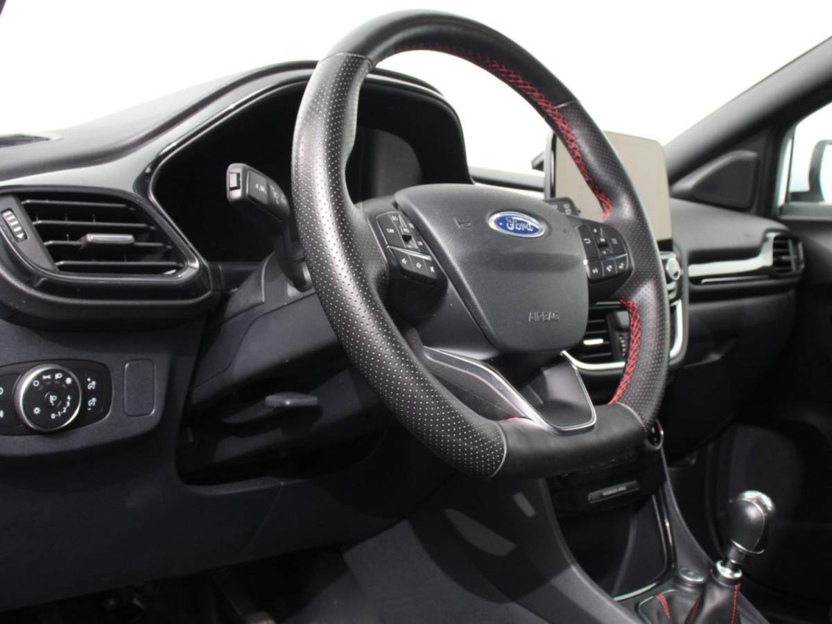 Ford Puma Ford Puma 1.0 EcoBoost 125pk Hybrid ST-Line | Navigatie | Apple Carplay/Android Auto | Climate Control | Cruise Control | Led | Dab | Verwarmde voorstoelen | Parkeer sensoren | Keyless Entry