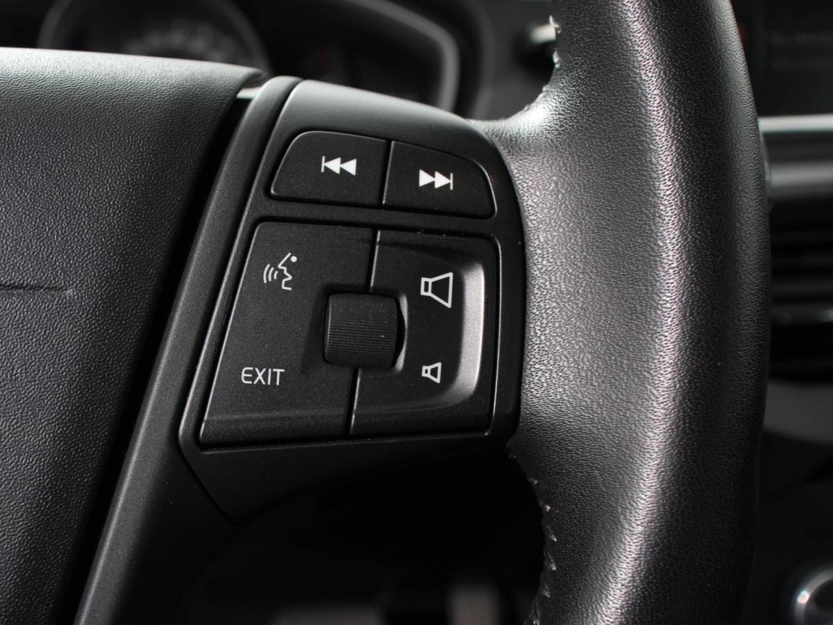 Volvo V40 Volvo V40 1.5 T2 Momentum Airco Navigatie Parkeersensoren Radio Lichtmetalen velgen Elektrische ramen Bluetooth