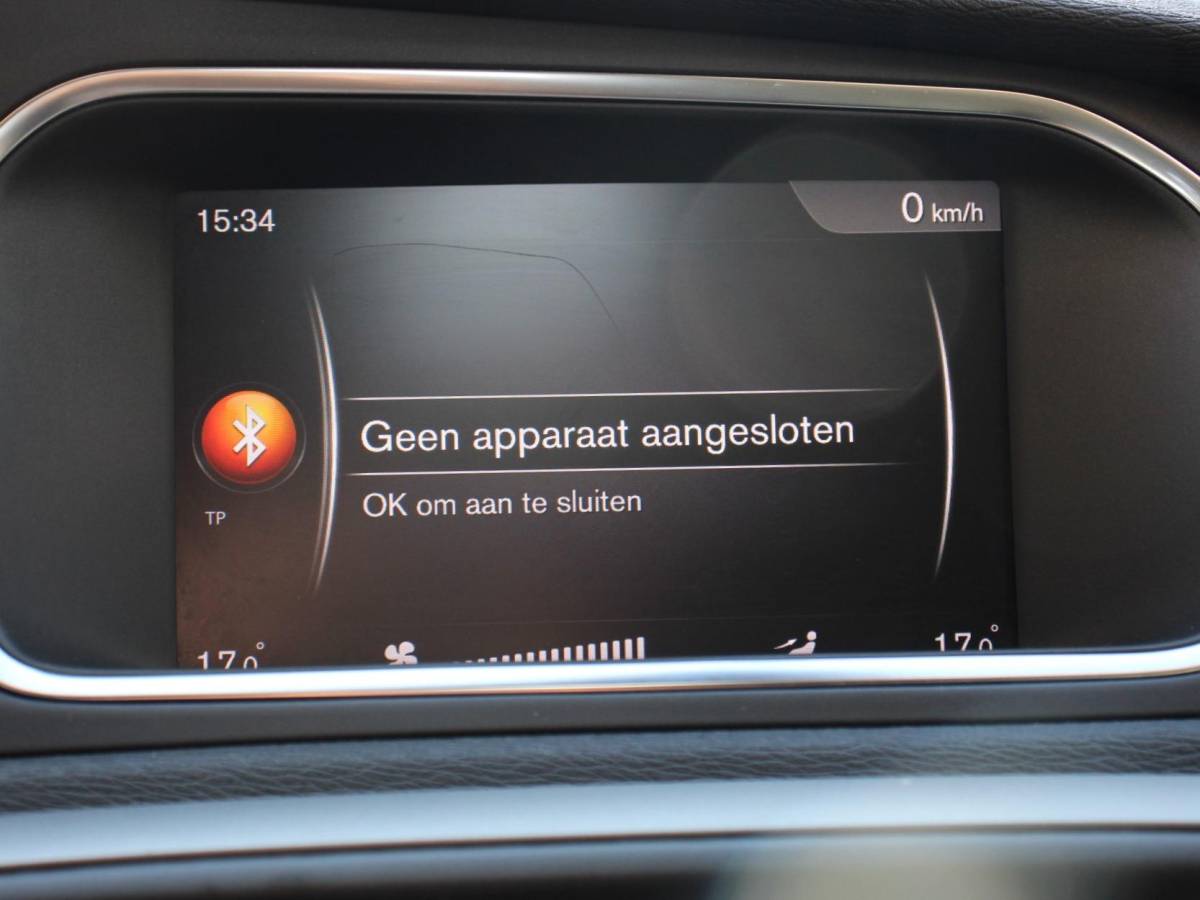 Volvo V40 Volvo V40 1.5 T2 Momentum Airco Navigatie Parkeersensoren Radio Lichtmetalen velgen Elektrische ramen Bluetooth