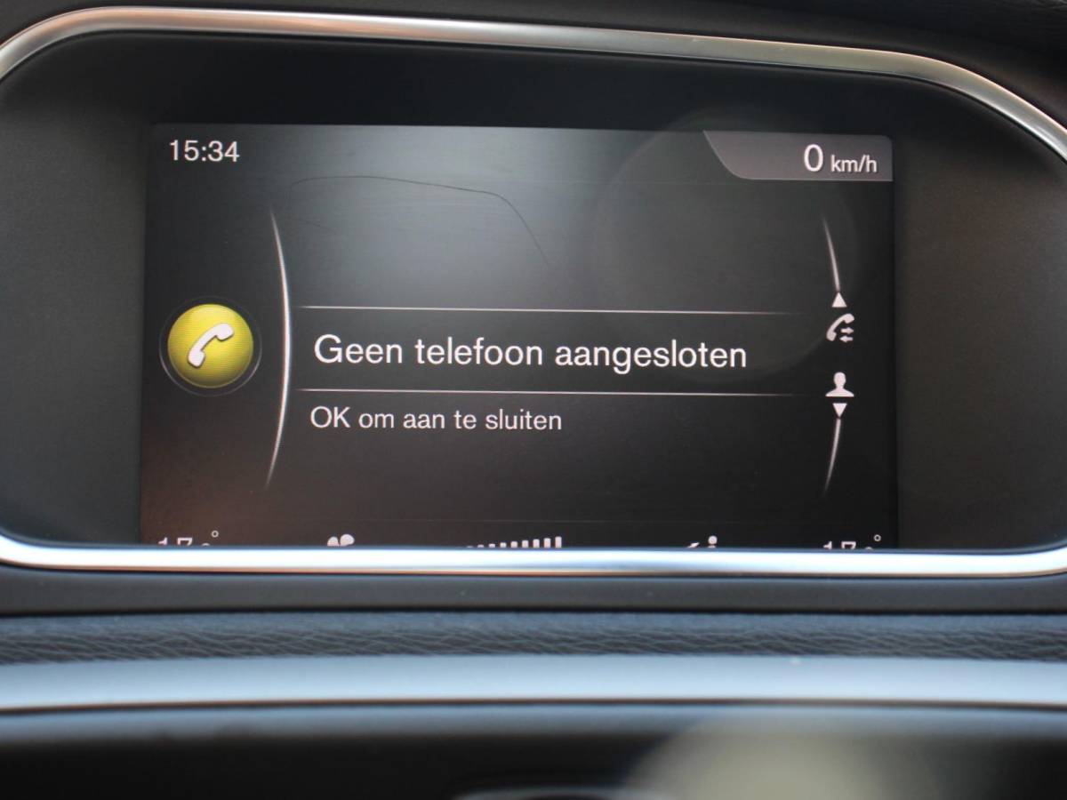 Volvo V40 Volvo V40 1.5 T2 Momentum Airco Navigatie Parkeersensoren Radio Lichtmetalen velgen Elektrische ramen Bluetooth