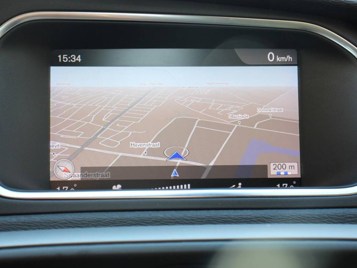 Volvo V40 Volvo V40 1.5 T2 Momentum Airco Navigatie Parkeersensoren Radio Lichtmetalen velgen Elektrische ramen Bluetooth