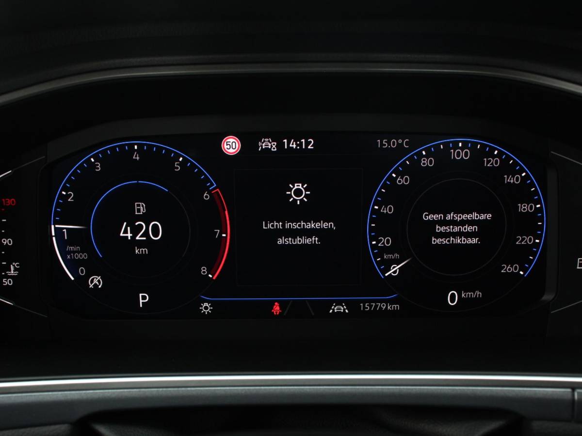 Volkswagen T-Roc Volkswagen T-Roc 1.5 TSI Style Climate control Adaptive cruise control Navigatie Lichtmetalen Velgen Airco Parkeer sensoren Achteruitrijcamera Apple Carplay/ Android Auto