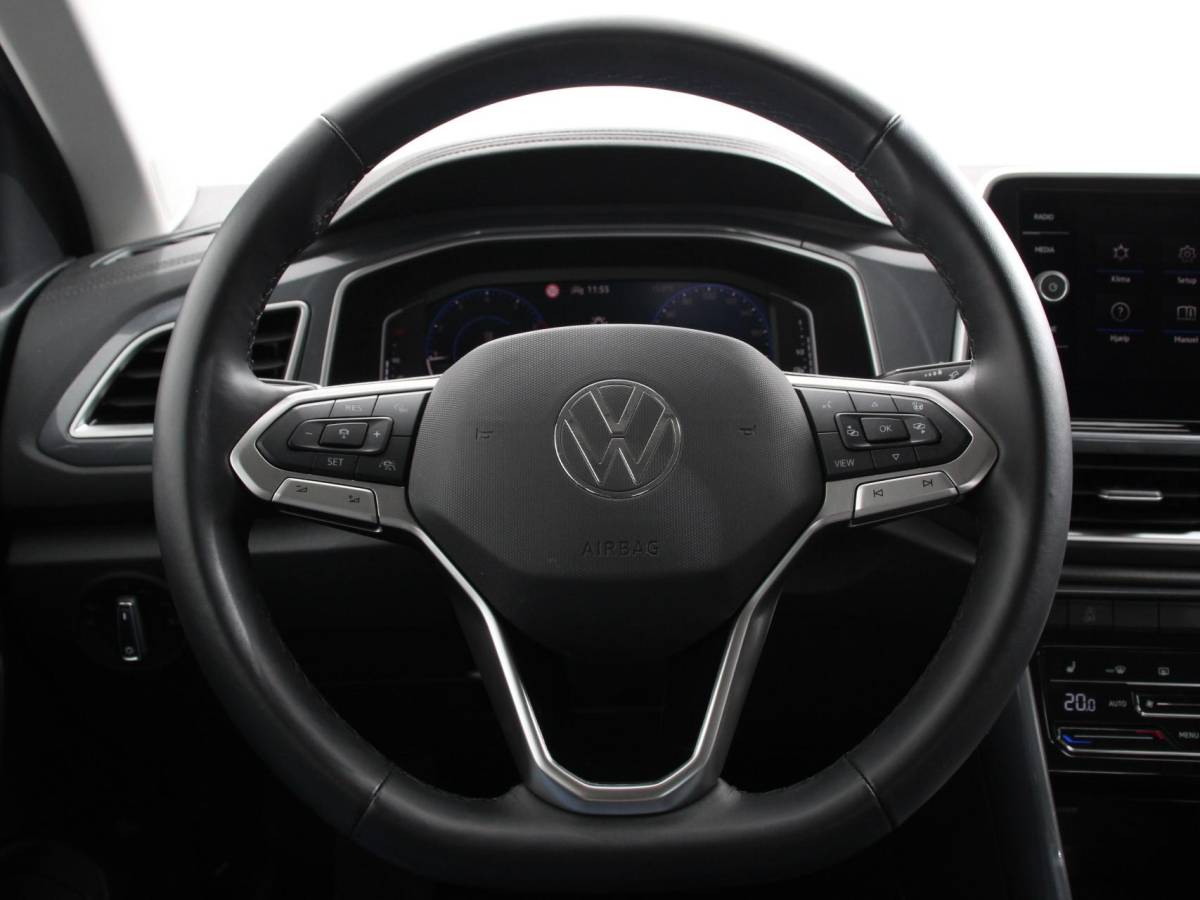 Volkswagen T-Roc Volkswagen T-Roc 1.5 TSI Style Climate control Adaptive cruise control Navigatie Lichtmetalen Velgen Airco Parkeer sensoren Achteruitrijcamera Apple Carplay/ Android Auto