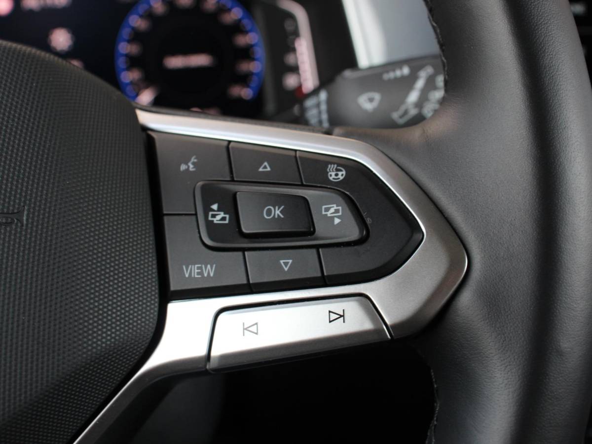 Volkswagen T-Roc Volkswagen T-Roc 1.5 TSI Style Climate control Adaptive cruise control Navigatie Lichtmetalen Velgen Airco Parkeer sensoren Achteruitrijcamera Apple Carplay/ Android Auto