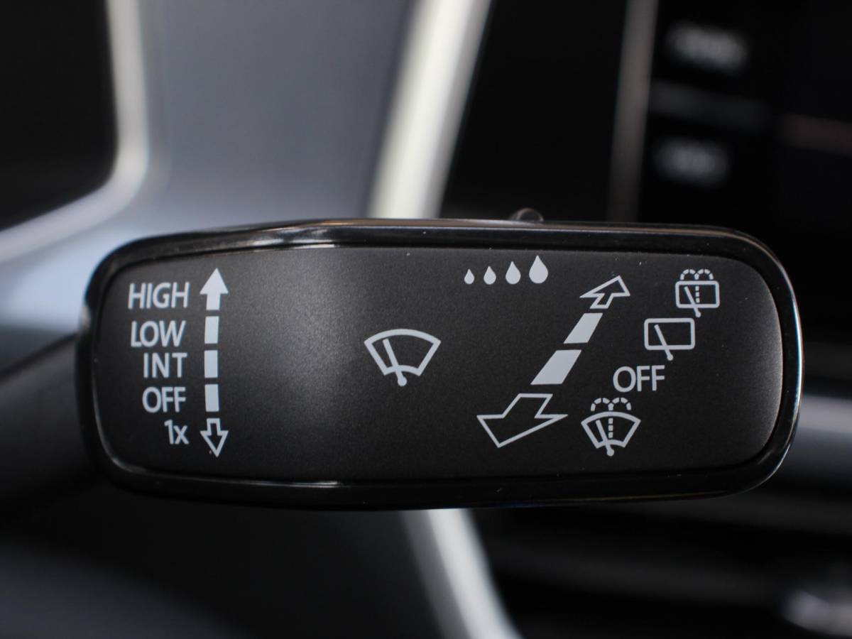 Volkswagen T-Roc Volkswagen T-Roc 1.5 TSI Style Climate control Adaptive cruise control Navigatie Lichtmetalen Velgen Airco Parkeer sensoren Achteruitrijcamera Apple Carplay/ Android Auto