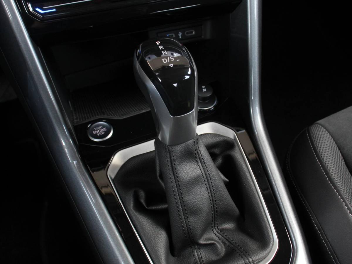 Volkswagen T-Roc Volkswagen T-Roc 1.5 TSI Style Climate control Adaptive cruise control Navigatie Lichtmetalen Velgen Airco Parkeer sensoren Achteruitrijcamera Apple Carplay/ Android Auto