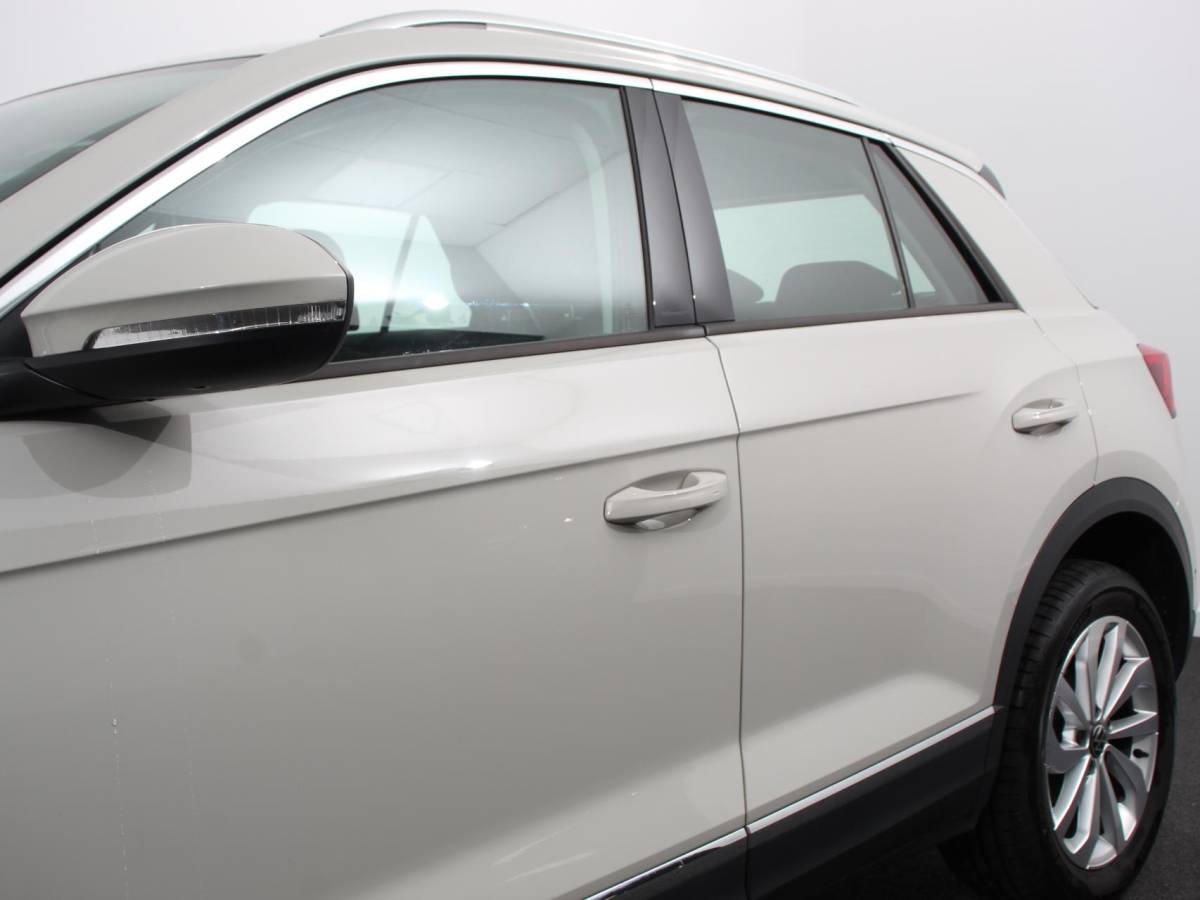 Volkswagen T-Roc Volkswagen T-Roc 1.5 TSI Style Climate control Adaptive cruise control Navigatie Lichtmetalen Velgen Airco Parkeer sensoren Achteruitrijcamera Apple Carplay/ Android Auto