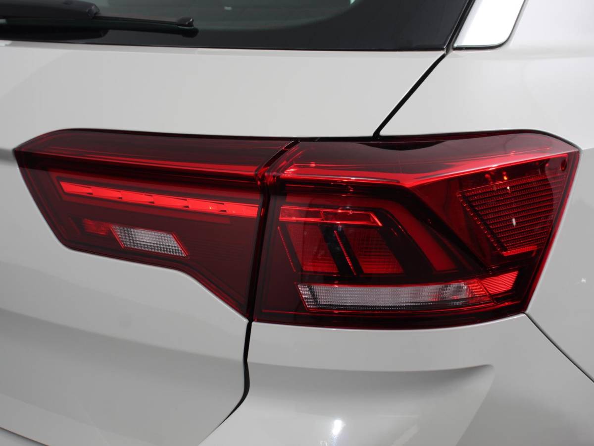 Volkswagen T-Roc Volkswagen T-Roc 1.5 TSI Style Climate control Adaptive cruise control Navigatie Lichtmetalen Velgen Airco Parkeer sensoren Achteruitrijcamera Apple Carplay/ Android Auto