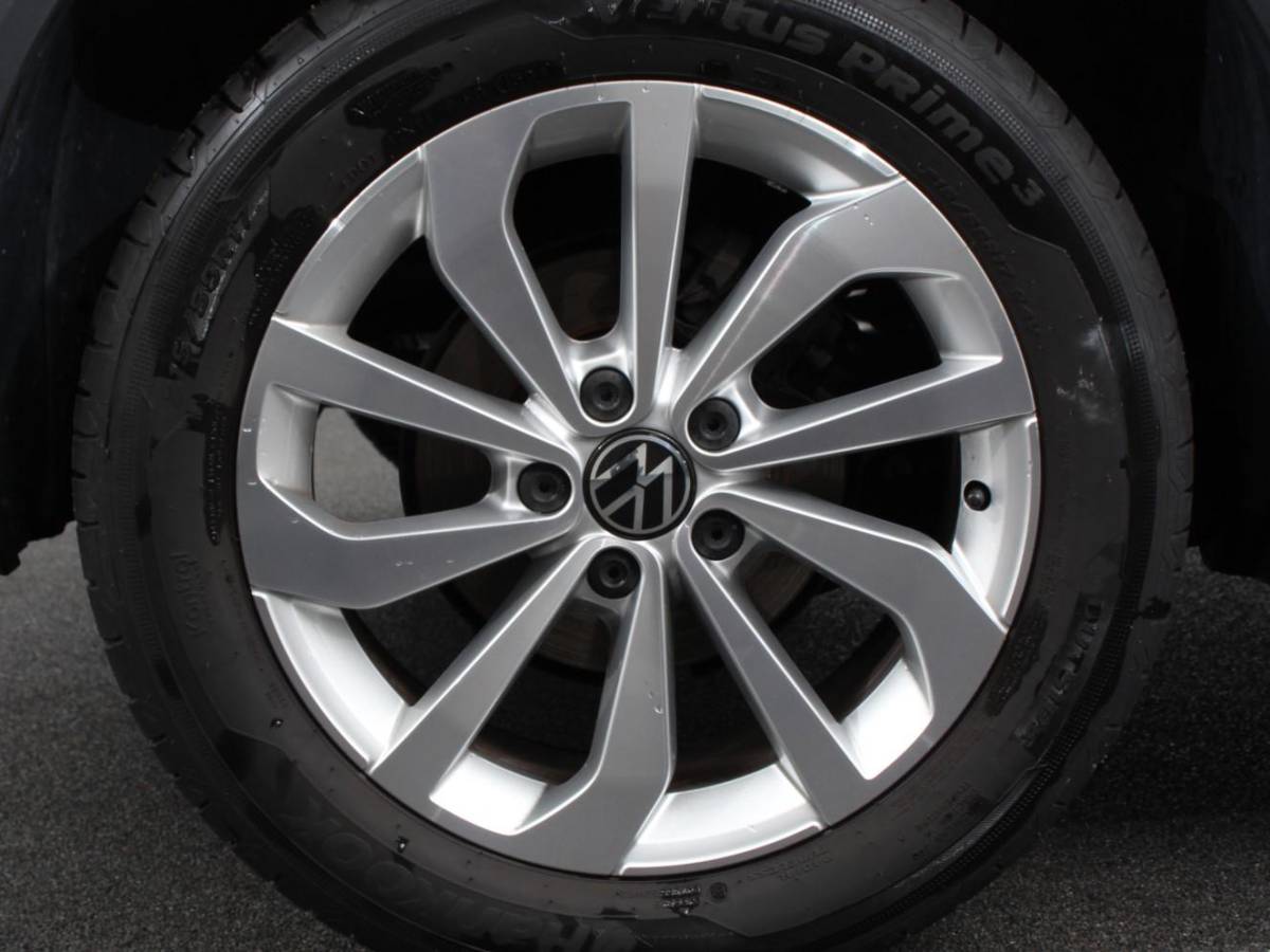 Volkswagen T-Roc Volkswagen T-Roc 1.5 TSI Style Climate control Adaptive cruise control Navigatie Lichtmetalen Velgen Airco Parkeer sensoren Achteruitrijcamera Apple Carplay/ Android Auto