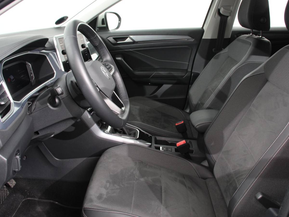 Volkswagen T-Roc Volkswagen T-Roc 1.5 TSI Style Climate control Adaptive cruise control Navigatie Lichtmetalen Velgen Airco Parkeer sensoren Achteruitrijcamera Apple Carplay/ Android Auto