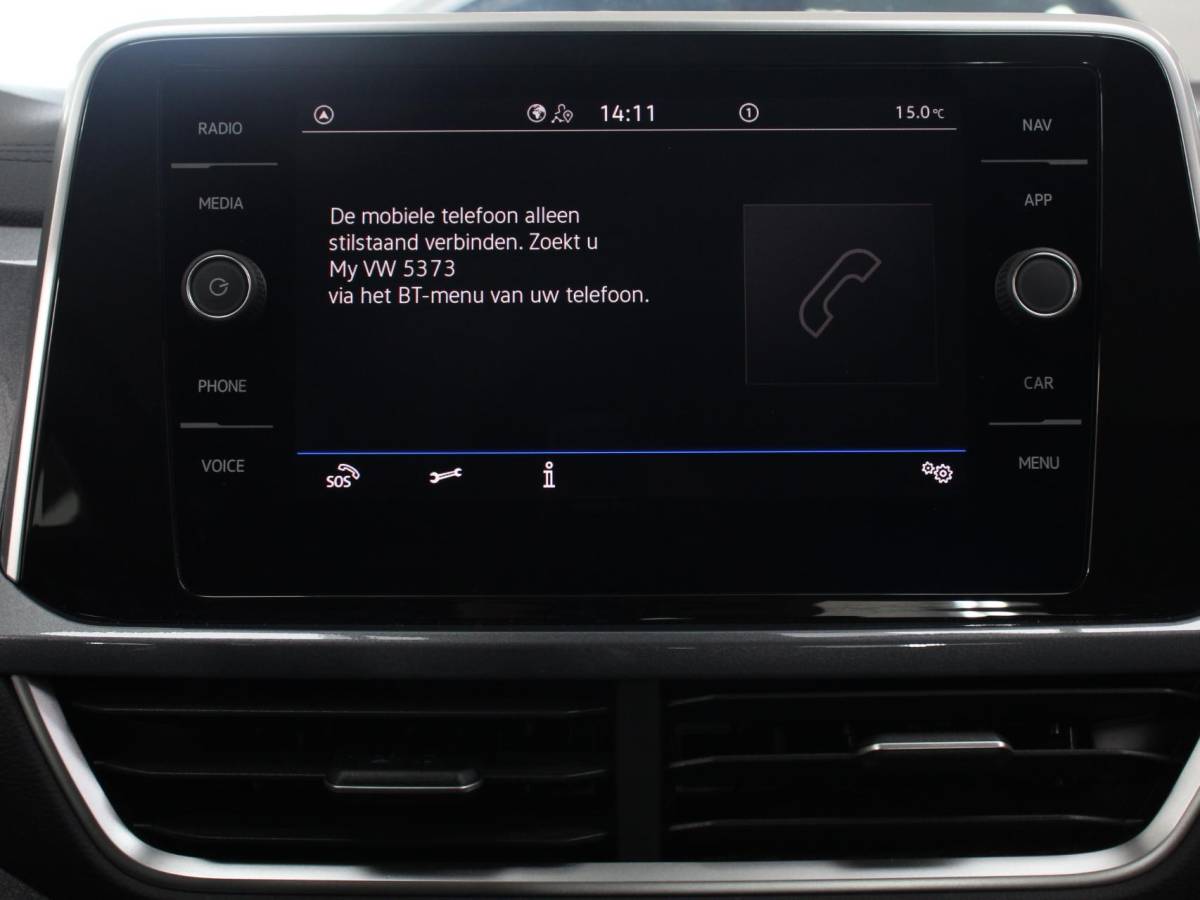 Volkswagen T-Roc Volkswagen T-Roc 1.5 TSI Style Climate control Adaptive cruise control Navigatie Lichtmetalen Velgen Airco Parkeer sensoren Achteruitrijcamera Apple Carplay/ Android Auto