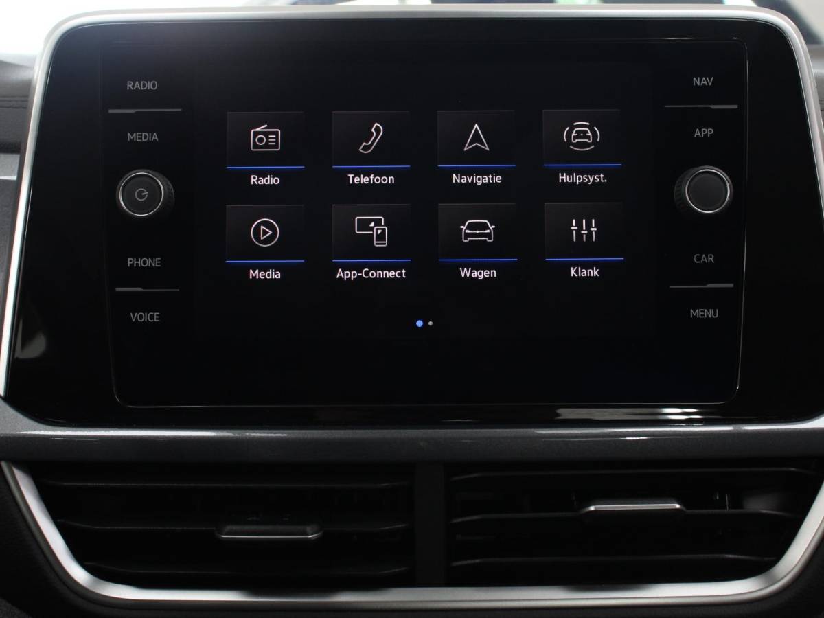 Volkswagen T-Roc Volkswagen T-Roc 1.5 TSI Style Climate control Adaptive cruise control Navigatie Lichtmetalen Velgen Airco Parkeer sensoren Achteruitrijcamera Apple Carplay/ Android Auto