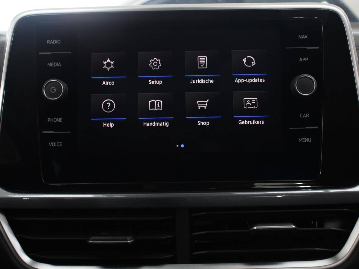 Volkswagen T-Roc Volkswagen T-Roc 1.5 TSI Style Climate control Adaptive cruise control Navigatie Lichtmetalen Velgen Airco Parkeer sensoren Achteruitrijcamera Apple Carplay/ Android Auto