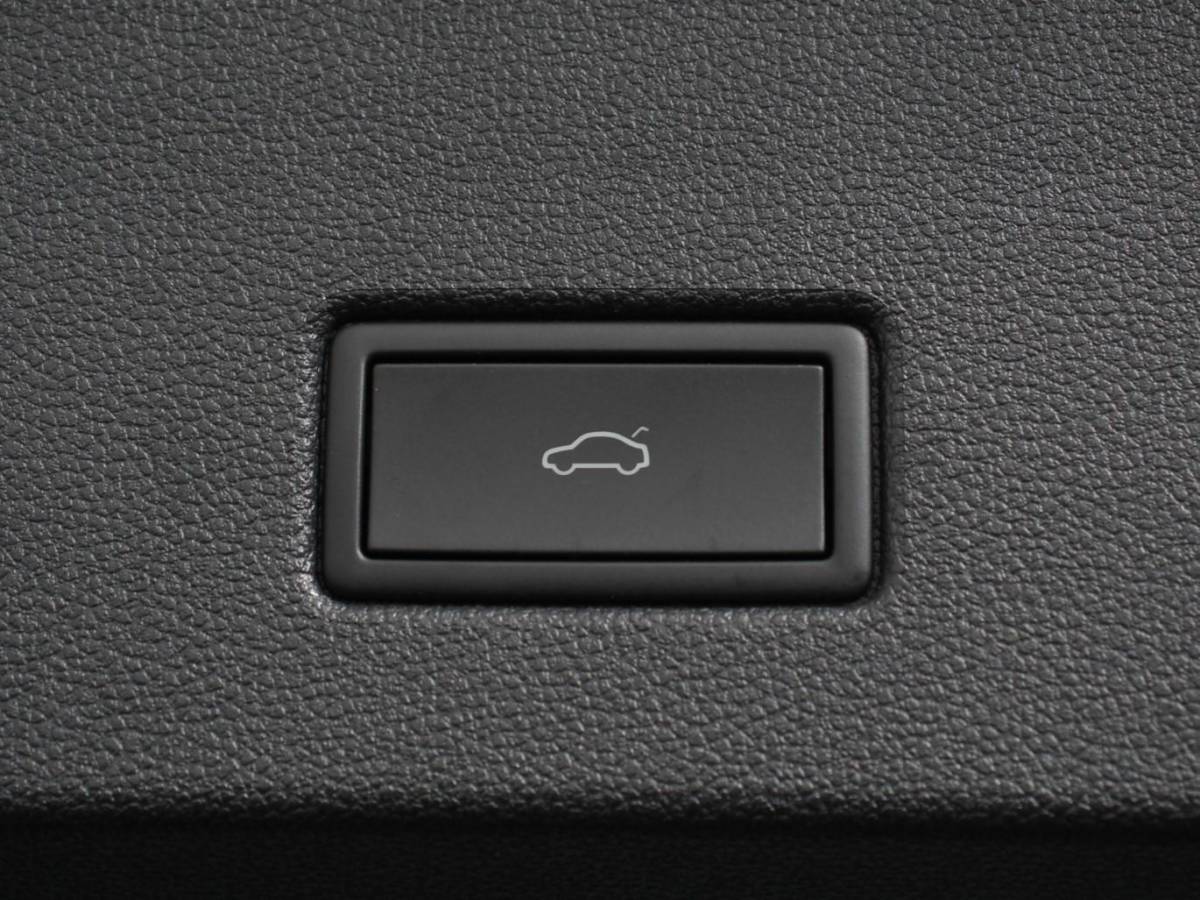 Volkswagen T-Roc Volkswagen T-Roc 1.5 TSI Style Climate control Adaptive cruise control Navigatie Lichtmetalen Velgen Airco Parkeer sensoren Achteruitrijcamera Apple Carplay/ Android Auto