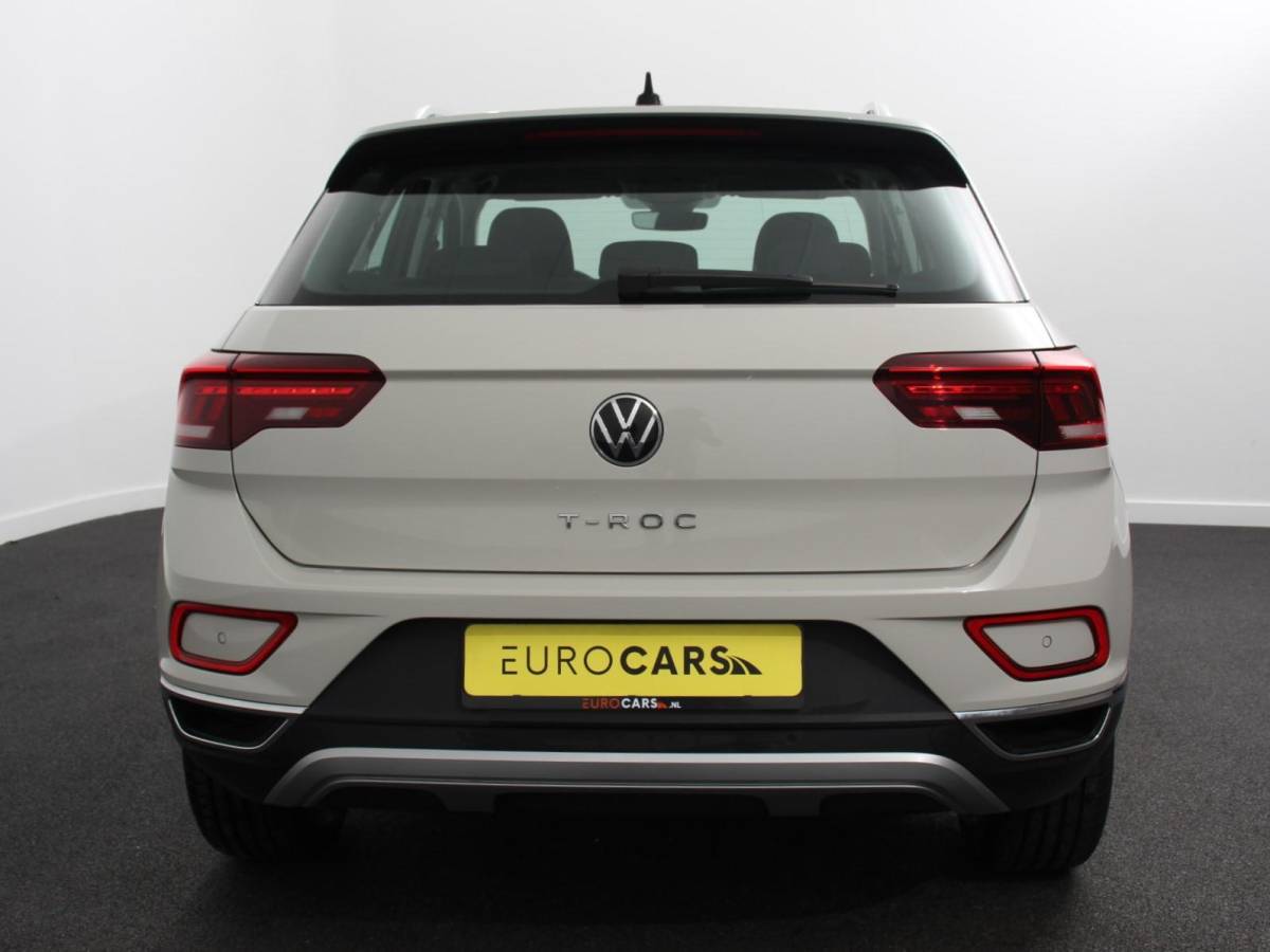Volkswagen T-Roc Volkswagen T-Roc 1.5 TSI Style Climate control Adaptive cruise control Navigatie Lichtmetalen Velgen Airco Parkeer sensoren Achteruitrijcamera Apple Carplay/ Android Auto