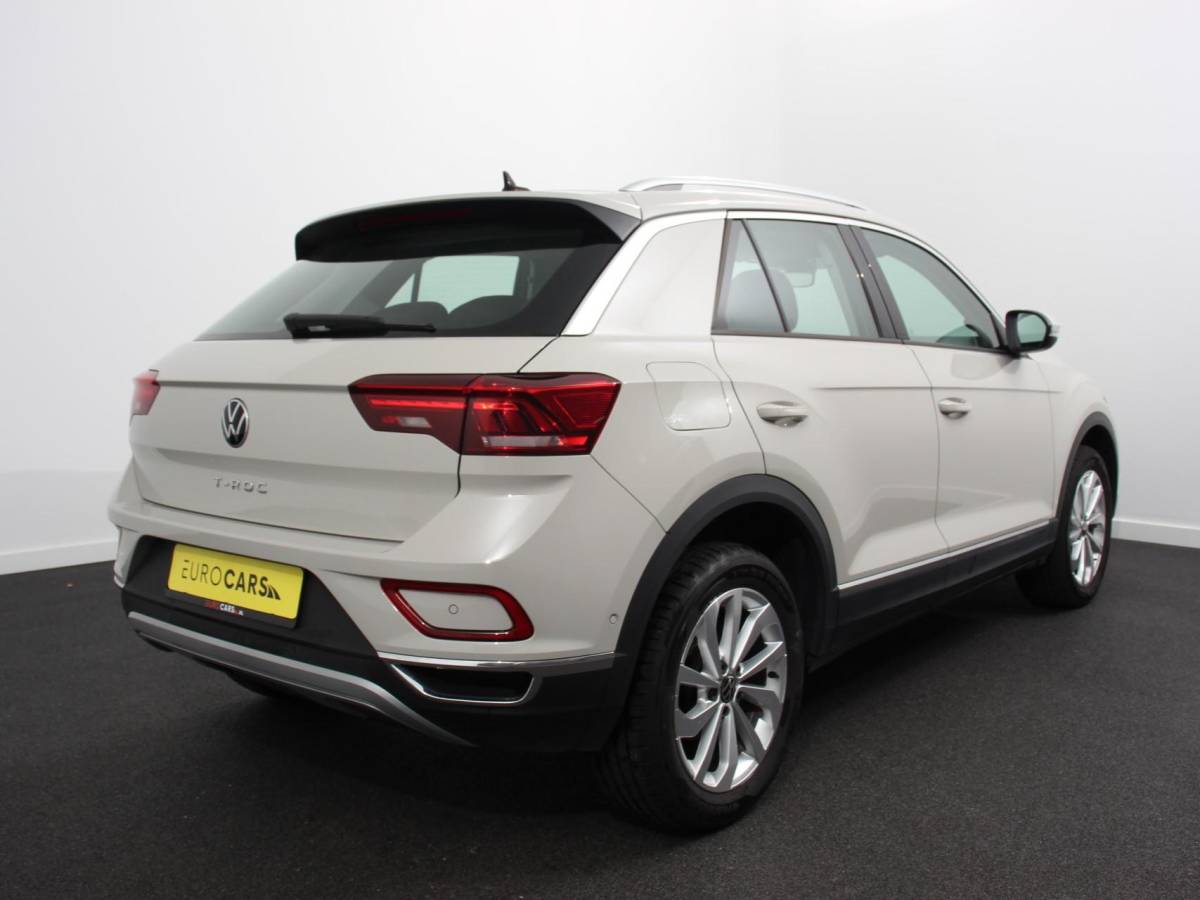 Volkswagen T-Roc Volkswagen T-Roc 1.5 TSI Style Climate control Adaptive cruise control Navigatie Lichtmetalen Velgen Airco Parkeer sensoren Achteruitrijcamera Apple Carplay/ Android Auto