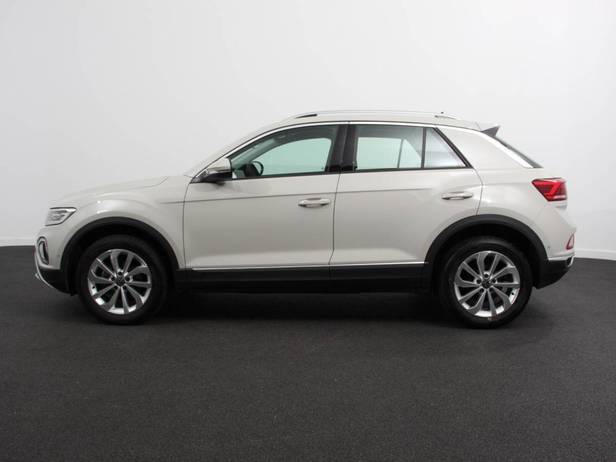 Volkswagen T-Roc Volkswagen T-Roc 1.5 TSI Style Climate control Adaptive cruise control Navigatie Lichtmetalen Velgen Airco Parkeer sensoren Achteruitrijcamera Apple Carplay/ Android Auto