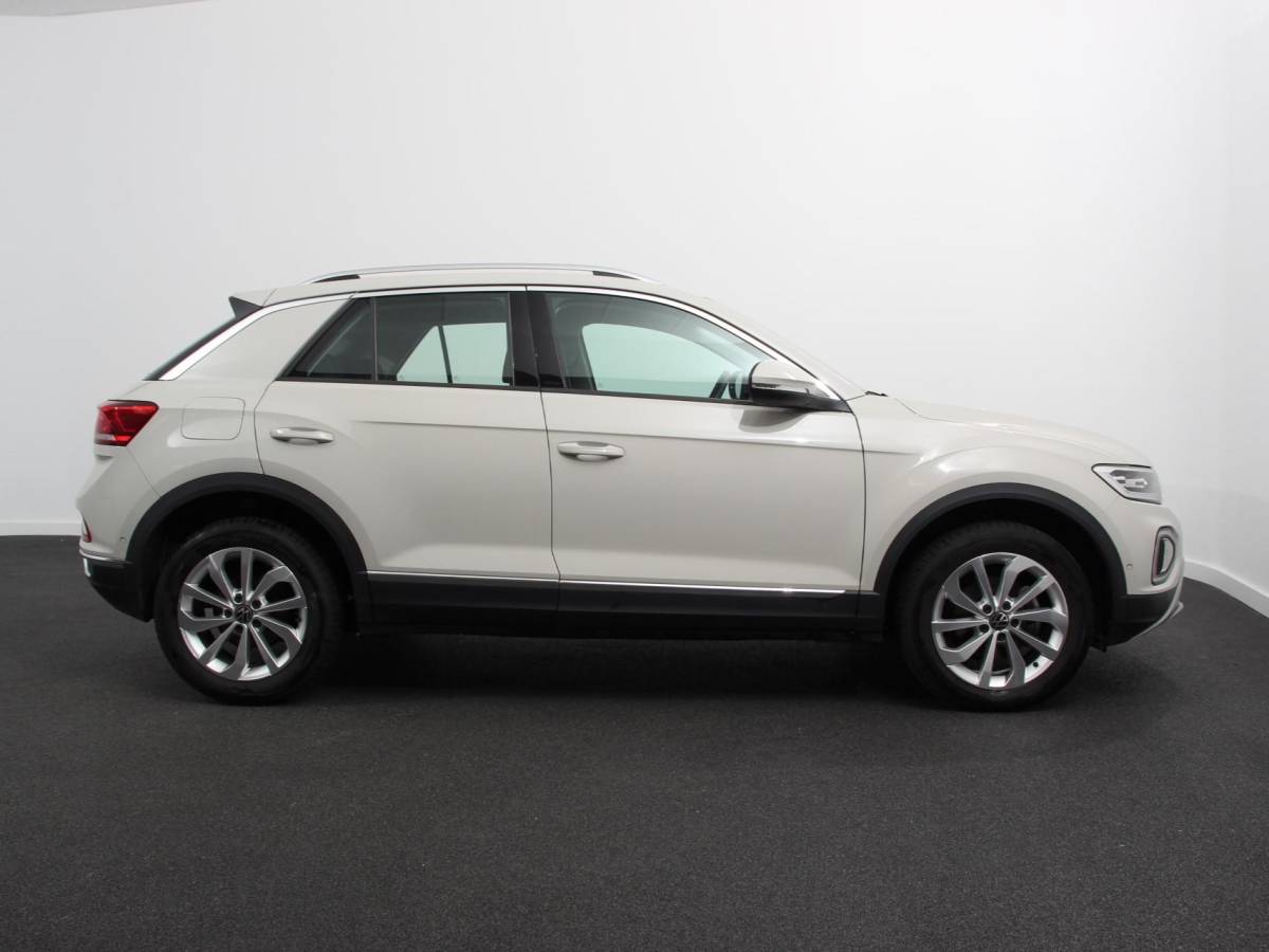 Volkswagen T-Roc Volkswagen T-Roc 1.5 TSI Style Climate control Adaptive cruise control Navigatie Lichtmetalen Velgen Airco Parkeer sensoren Achteruitrijcamera Apple Carplay/ Android Auto