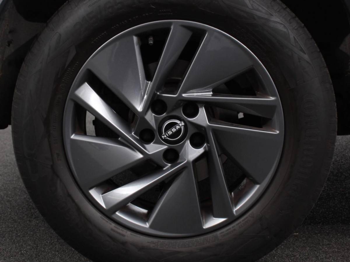 Nissan QASHQAI Nissan Qashqai 1.3 MHEV Xtronic Acenta Navigatie Apple Carplay/Andoid Auto Parkeersensor achter Camera Adaptive Cruise Control Blind Spot Assist Stuur- en stoelverwarming Ledverlichting Climatronic