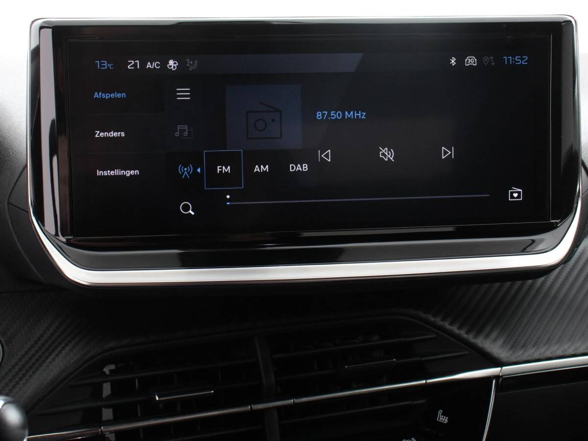 Peugeot 2008 Peugeot 2008 1.2 PureTech 130pk Automaat Allure | Navigatie | Climate Control | Camera 360 | Dab | Led | Lichtmetalen Velgen | Parkeer sensoren | Cruise Control Adaptive | Stoelverwarming
